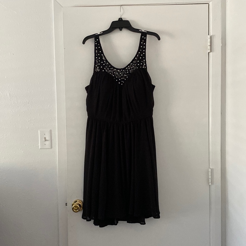 Send offer great black dress very classy